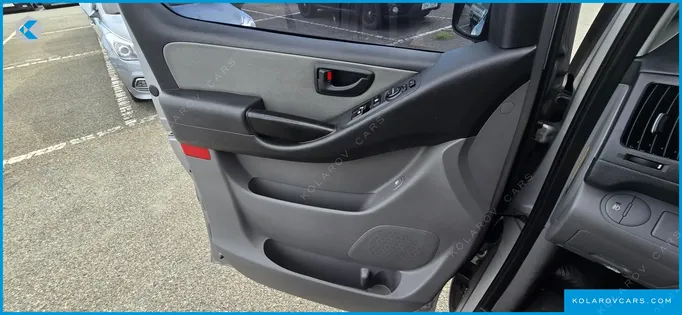 HYUNDAI STAREX VAN 5-SEATER