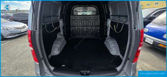 HYUNDAI STAREX VAN 5-SEATER