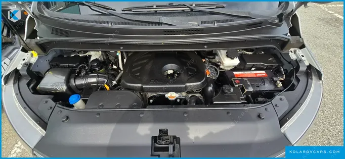 HYUNDAI STAREX VAN 5-SEATER