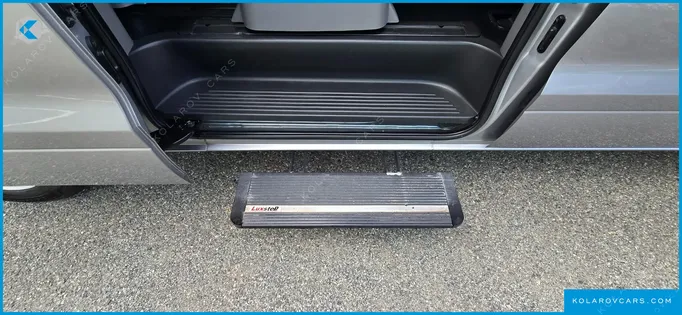 HYUNDAI STAREX WAGON 12-SEATER