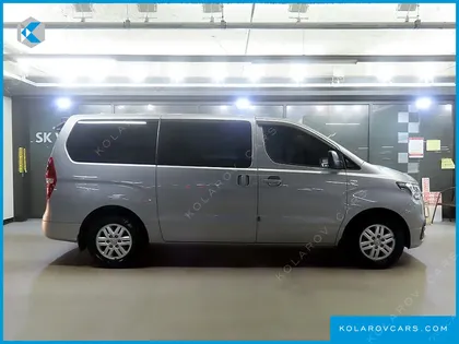 HYUNDAI STAREX VAN 3-SEATER