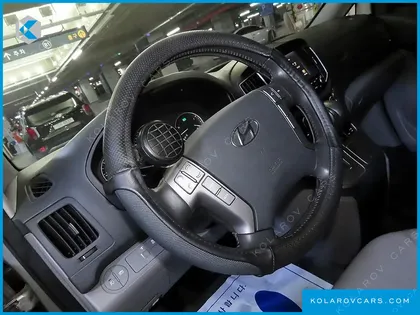 HYUNDAI STAREX VAN 3-SEATER