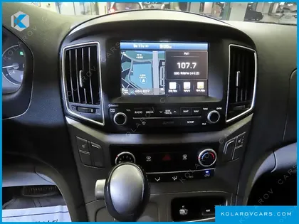 HYUNDAI STAREX VAN 3-SEATER