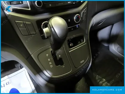HYUNDAI STAREX VAN 3-SEATER