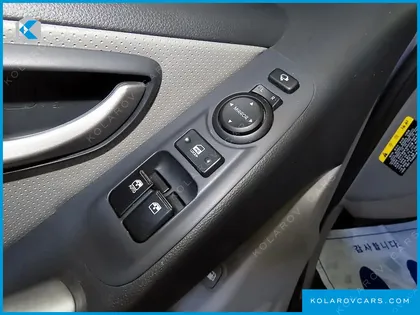 HYUNDAI STAREX VAN 3-SEATER