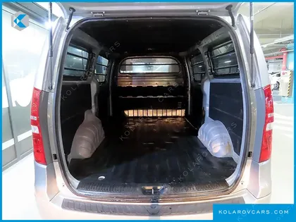 HYUNDAI STAREX VAN 3-SEATER