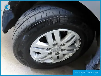 HYUNDAI STAREX VAN 3-SEATER