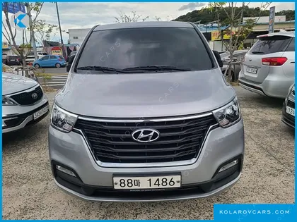 HYUNDAI STAREX VAN 5-SEATER
