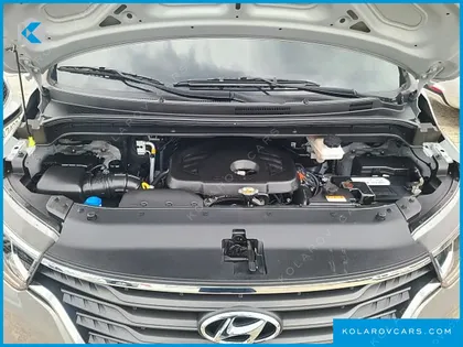 HYUNDAI STAREX VAN 5-SEATER