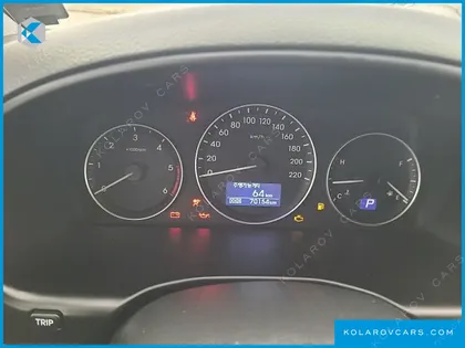 HYUNDAI STAREX VAN 5-SEATER