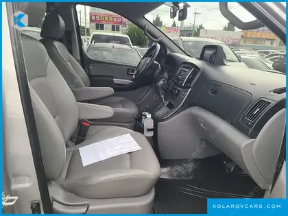 HYUNDAI STAREX VAN 5-SEATER