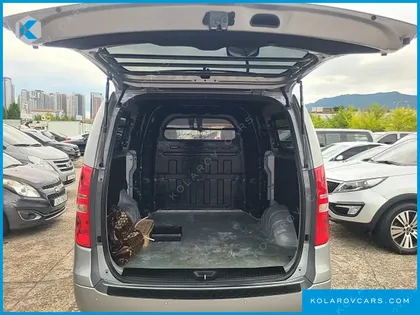 HYUNDAI STAREX VAN 5-SEATER