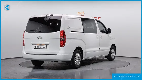 HYUNDAI STAREX VAN 5-SEATER