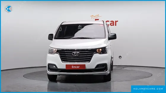 HYUNDAI STAREX VAN 5-SEATER
