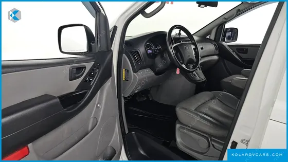 HYUNDAI STAREX VAN 5-SEATER