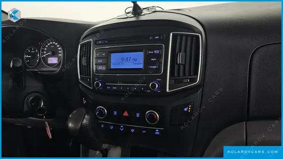 HYUNDAI STAREX VAN 5-SEATER