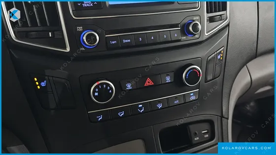 HYUNDAI STAREX VAN 5-SEATER