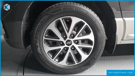 HYUNDAI STAREX 4WD URBAN 9-SEATER