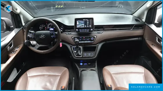 HYUNDAI STAREX 4WD URBAN 9-SEATER