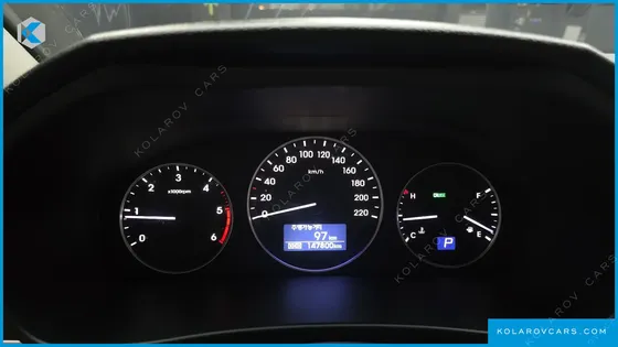 HYUNDAI STAREX 4WD URBAN 9-SEATER