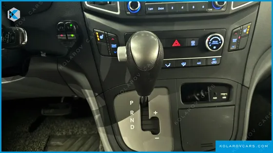 HYUNDAI STAREX WAGON 11-SEATER