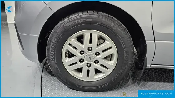 HYUNDAI STAREX VAN 5-SEATER