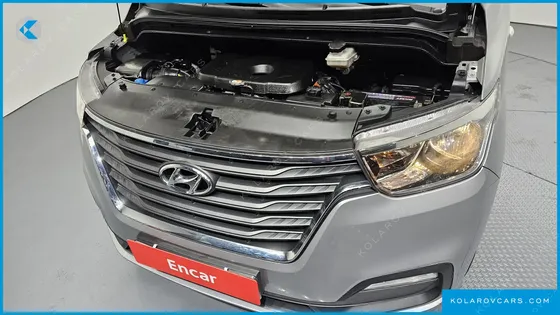 HYUNDAI STAREX VAN 5-SEATER