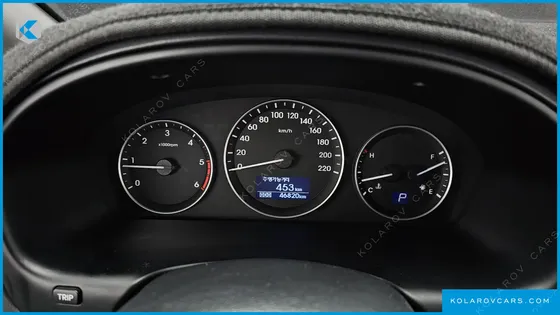 HYUNDAI STAREX VAN 5-SEATER