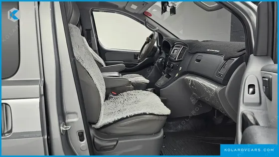 HYUNDAI STAREX VAN 5-SEATER
