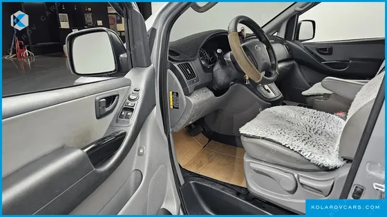 HYUNDAI STAREX VAN 5-SEATER