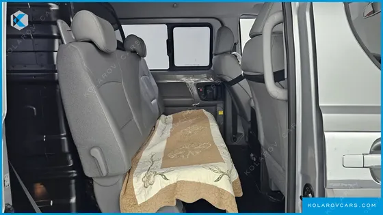 HYUNDAI STAREX VAN 5-SEATER