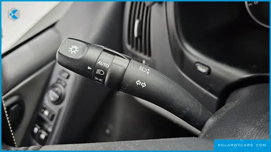 HYUNDAI STAREX VAN 5-SEATER