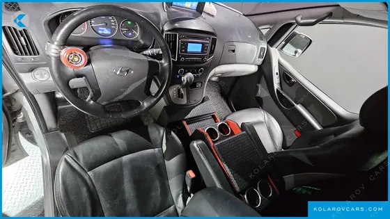 HYUNDAI STAREX VAN 3-SEATER