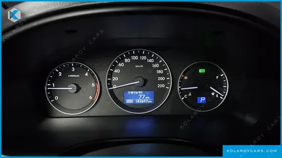 HYUNDAI STAREX VAN 3-SEATER