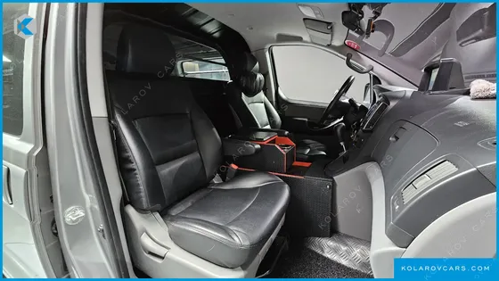 HYUNDAI STAREX VAN 3-SEATER
