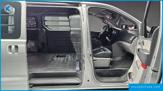 HYUNDAI STAREX VAN 3-SEATER