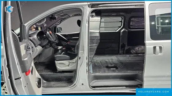 HYUNDAI STAREX VAN 3-SEATER