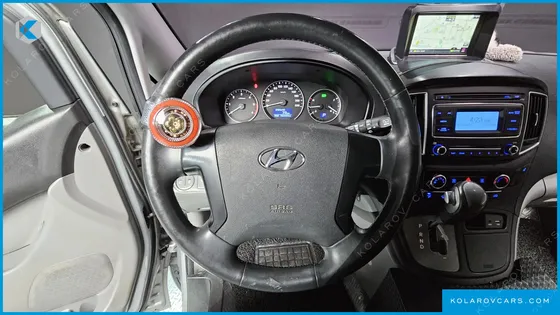 HYUNDAI STAREX VAN 3-SEATER