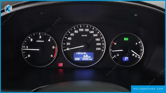 HYUNDAI STAREX VAN 3-SEATER