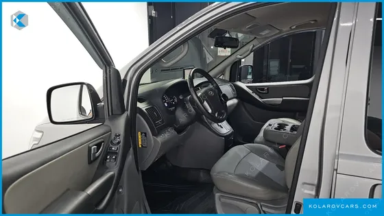 HYUNDAI STAREX VAN 3-SEATER