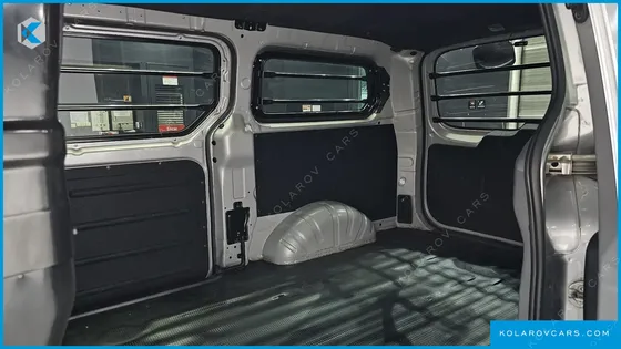 HYUNDAI STAREX VAN 3-SEATER