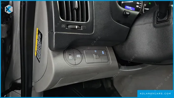 HYUNDAI STAREX VAN 3-SEATER