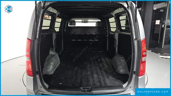 HYUNDAI STAREX VAN 3-SEATER