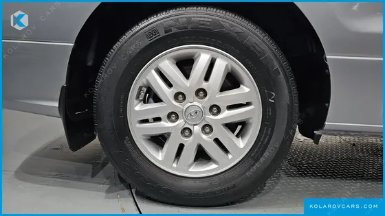HYUNDAI STAREX VAN 3-SEATER
