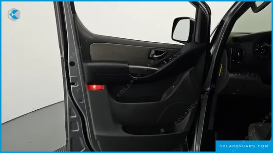 HYUNDAI STAREX VAN 3-SEATER