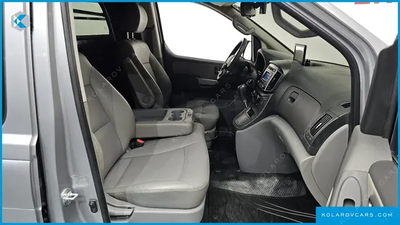 HYUNDAI STAREX VAN 3-SEATER