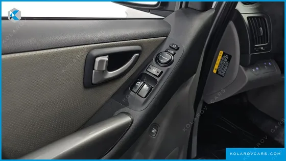 HYUNDAI STAREX VAN 3-SEATER