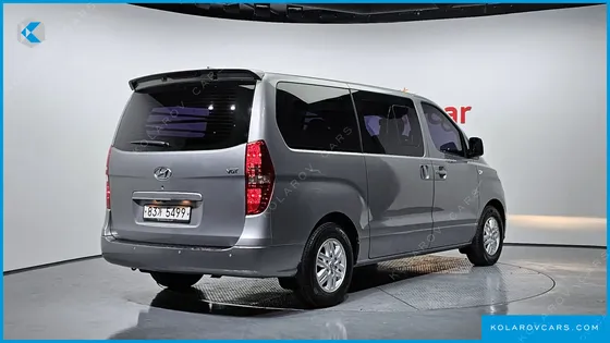 HYUNDAI STAREX VAN 5-SEATER