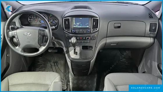 HYUNDAI STAREX VAN 5-SEATER