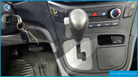 HYUNDAI STAREX VAN 5-SEATER